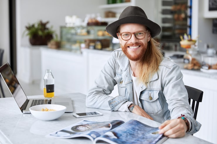 Porträt eines Designers bei der Arbeit